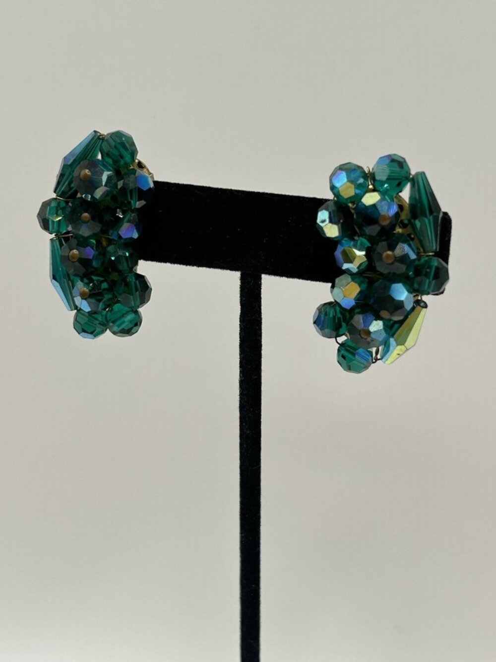 Vintage Emerald Green AB Bead Cluster Clip On Earrings Statement MCM Retro Shine - Picture 2 of 9
